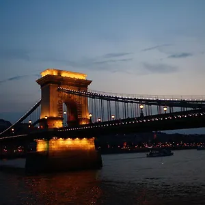 Elite & Budapeste